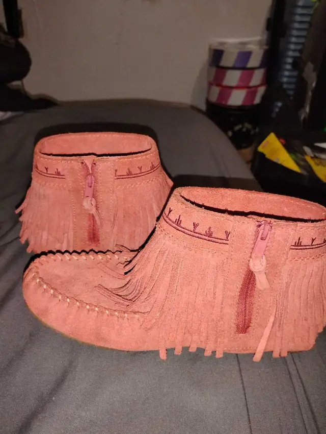 Manitobah Suede Dancer Moccasinssize lady's 6