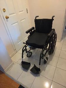 Breezy 600 Manual Wheelchair - Photo 2