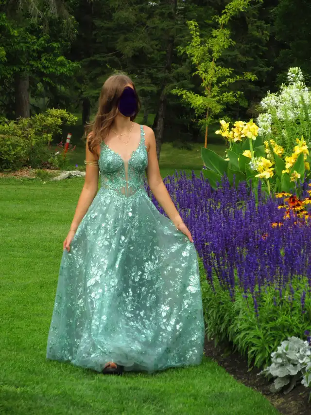 Vogue Prom / Grad dress size 0