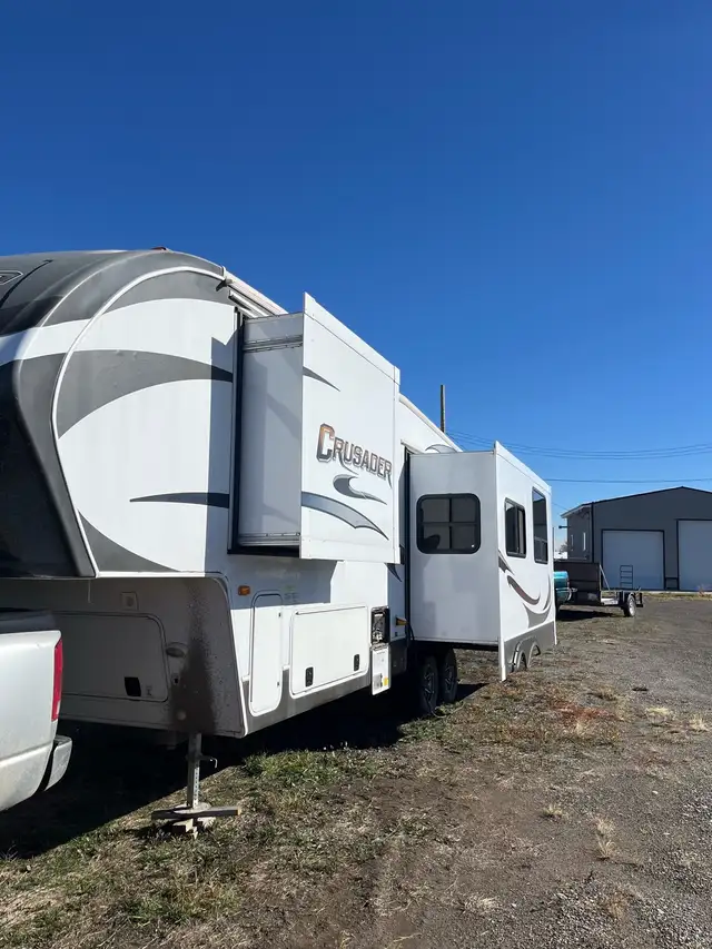 2013 crusader 5th wheel bunk