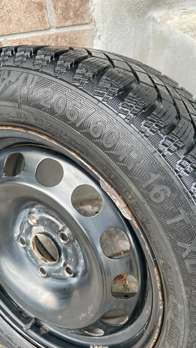 4 Pneus hiver sur jante /Winter Tires/ on Rims 205/60R1