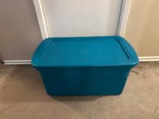 XL Sterilite storage bin / container