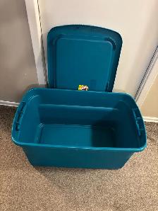 XL Sterilite storage bin / container - Photo 2