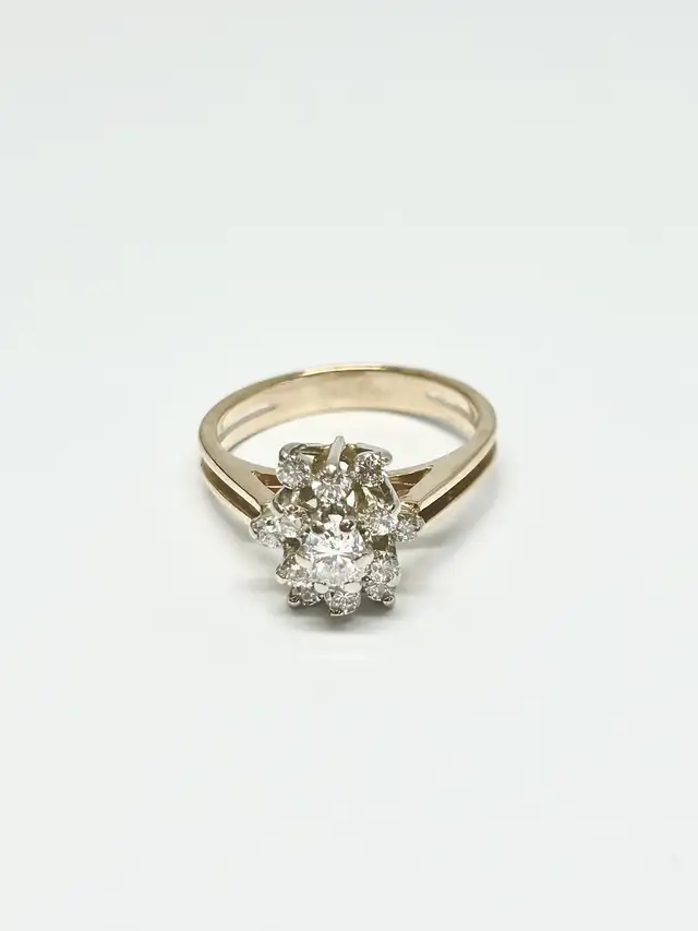 14k Oval shape Diamond Cluster Ring