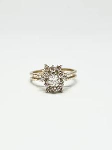 14k Oval shape Diamond Cluster Ring - Photo 2
