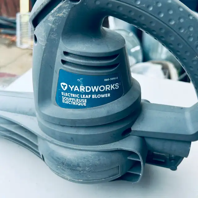 ONE STRONG YARDWORKS  ELECTRIC LEAF BLOWER