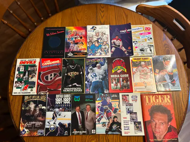 17 HOCKEY TEAMS YEAR BOOKS PLUS TIGER