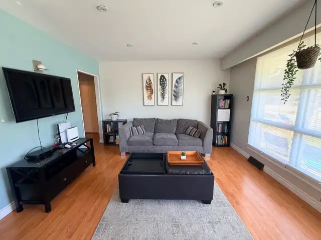 Charleswood 2 Bedroom, pet friendly with detached garage