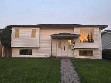 5 Beds 2 Baths House For rent