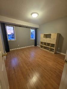 5 Beds 2 Baths House For rent - Photo 4