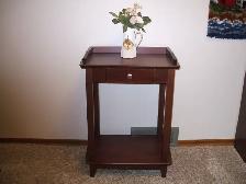 ACCENT TABLE