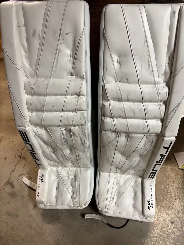 35 2 goalie pads