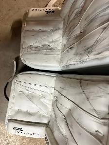35 2 goalie pads - Photo 2