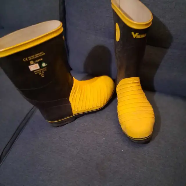 Size 10 CSA Approved Rubber 49er Steel Toe Viking Miner Muckers.