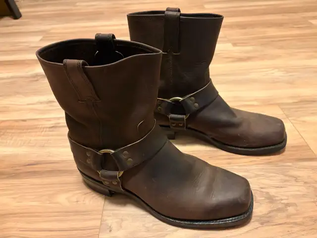 Men’s Frye Harness 8R Boots
