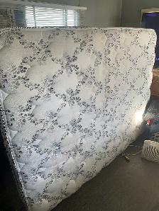queen sized mattress 6 months old need gone! REDUCED!! - Photo 2