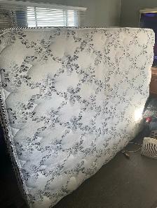 queen sized mattress 6 months old need gone! REDUCED!! - Photo 3