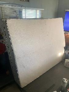 queen sized mattress 6 months old need gone! REDUCED!! - Photo 4