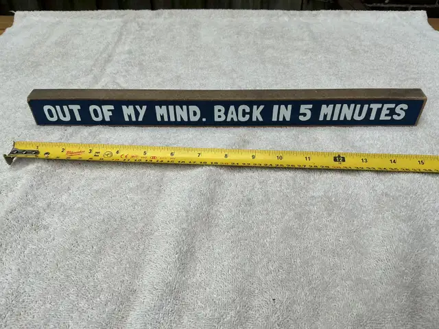 ‘OUT OF MY MIND. BACK IN 5 MINUTES’Wooden Desk Sign !