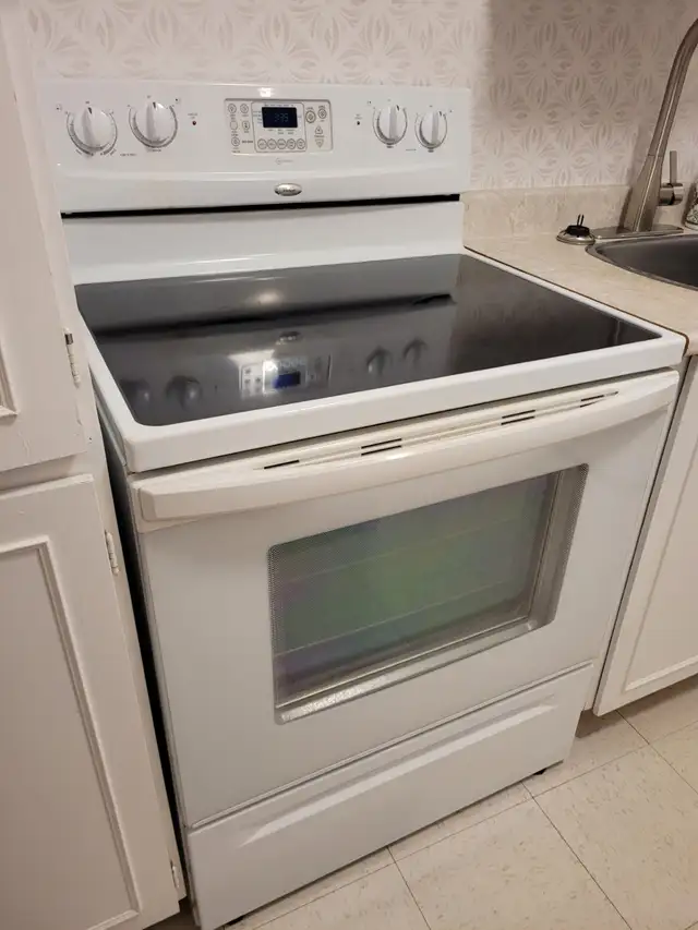 Whirlpool Accubake Stove - glass stove top