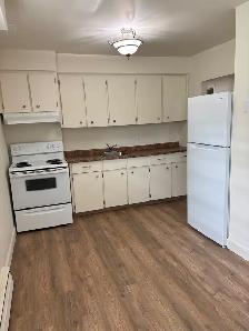 Cobourg 2 bedroom apartment - available now/Nov 1st