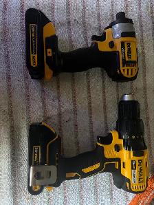 DeWalt 20V MAX Drill   Impact Driver with 2 Batteries - Photo 3