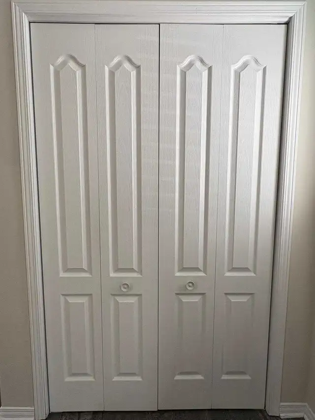 bi-fold closet door