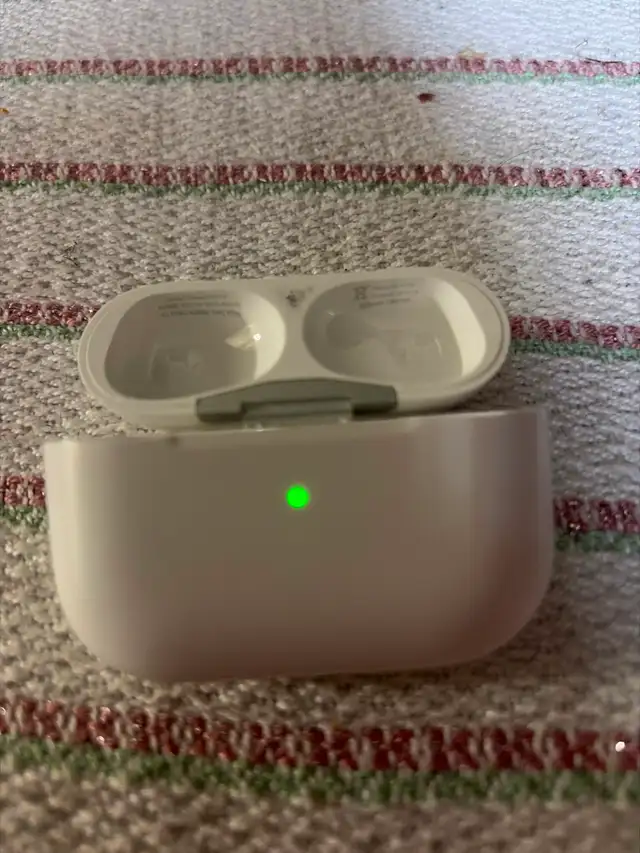 AirPods Pro 2 USB-C MagSafe Charging Case