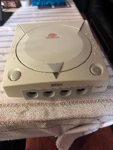 Sega Dreamcast Console Bundle   2 Controllers, VMUs, SD Adapter