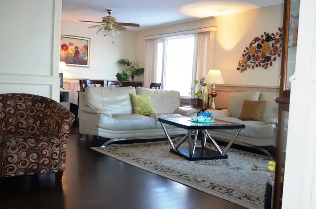 3 bedroom house (main level) - Nice & Clean - 1 min to C-Train