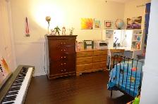 3 bedroom house (main level) - Nice & Clean - 1 min to C-Train - Photo 6