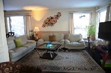 3 bedroom house (main level) - Nice & Clean - 2 min to C-Train - Photo 2