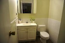 3 bedroom house (main level) - Nice & Clean - 2 min to C-Train - Photo 5