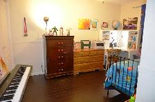 3 bedroom house (main level) - Nice & Clean - 2 min to C-Train - Photo 7