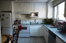 3 bedroom house (main level) - Nice & Clean - 2 min to C-Train - Photo 9