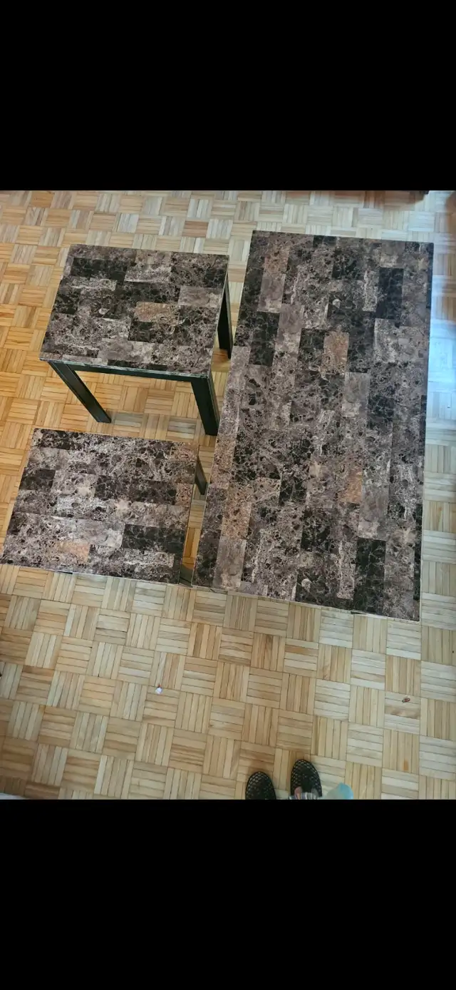 Titre : Set de table pour salon – Comme neuf – 40 $
