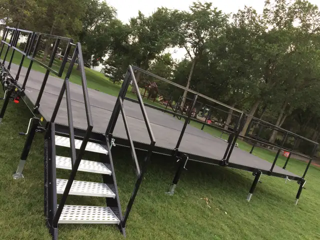 Selling STAGE- Renting mobile STAGE 24’ x 24‘ it is with removab
