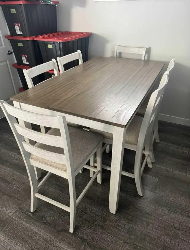 Table & Chairs