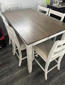 Table & Chairs - Photo 3
