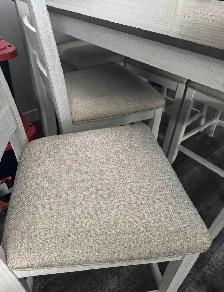Table & Chairs - Photo 4