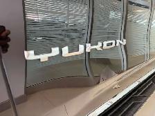 2023 GMC Yukon SLT | 8 PASS | LEATHER | 2 SET TIRE | ONE OWNER - Photo 9