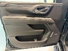 2023 GMC Yukon SLT | 8 PASS | LEATHER | 2 SET TIRE | ONE OWNER - Photo 12