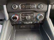 2023 GMC Yukon SLT | 8 PASS | LEATHER | 2 SET TIRE | ONE OWNER - Photo 24