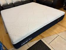 King size FIRM TEMPUR-PEDIC mattress…LIKE NEW CONDITION - Photo 2