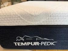 King size FIRM TEMPUR-PEDIC mattress…LIKE NEW CONDITION - Photo 3