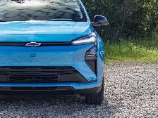 2027 Chevrolet Bolt Fwd 4dr Lt - Photo 4