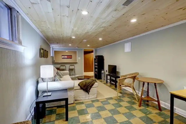 2 1 Bed / 1 Bath Basement Apartment for Rent