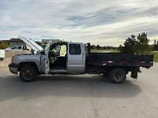 2004 Chevrolet 3500 - Photo 2