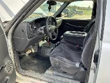 2004 Chevrolet 3500 - Photo 10