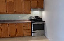 SPACIOUS 3 BEDROOM PLUS DEN 3 BATHROOMS NOW AVAILABLE. HT/HW INC - Photo 3